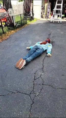 Max is BACK UP Tonight!!!  #chicagohauntbuilders #horrorprops #daveandaubrey #spookytok #floatingprops #halloweendiys #halloweendiydecor 