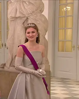 The way the princess of Belgium looked today, so wonderfully elegant, very beautiful and radiant 🥰  📸 DR TV #princesselisabeth #royal #duchessofbrabant 
