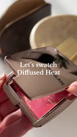 Diffused Heat Blush by @Hourglass Cosmetics #hourglasscosmetics #blush #pinkpinkpink #makeupswatch 