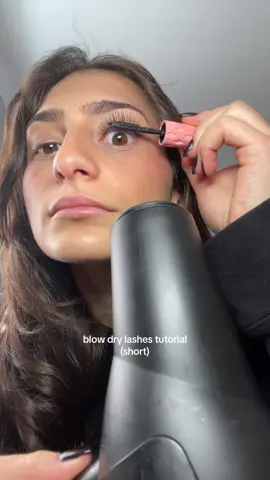 Who wants a more in depth tutorial?!?! #mascara #mascarareview #blowdrylashes #mascaraqueen #mascaragonewrong 
