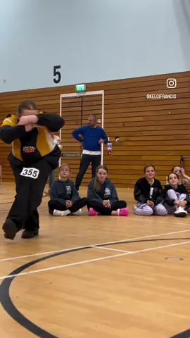 Something a lil diff from me 😊 #streetdance #dancebattle #dancer #battle #uk 