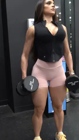 Happy Sunday ❤️ @Taneth.fit #fitchickz #Fitness #fitnessmotivation #braziliangirl #barbiegirl #fitnesstips #shehulk 