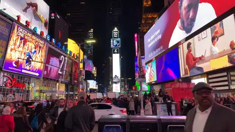 Busy New york streets #busynewyork #soothing #asmr #relaxing #therapy #calmingsounds #soothingsounds #citysounds #busytraffic 
