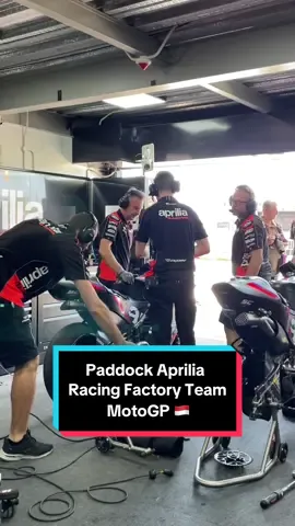 Main ke paddock Aprilia Racing Factory Team #otocom #motogp #mandalikamotogp #maverickvinales #aleixespargaro #apriliaracingteam 