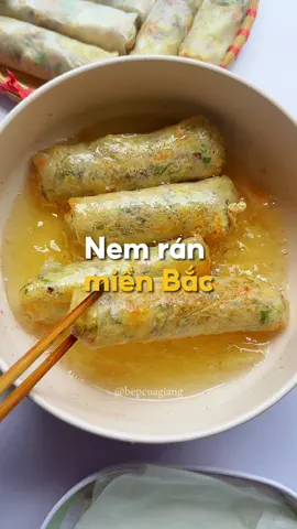 Món nem rán chưa bao giờ là hết thời, lớp vỏ vàng giòn, nhân bên trong mềm thơm, đậm đà chấm cùng nước mắm tỏi ớt ăn với bún hay cơm đều ngon #Master2023byTikTok #LearnOnTikTok #AnCungTikTok #bepcuagiang #vtvcab #cooking #MentalHealth 