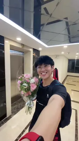 Tặng bạn gái mỗi ngày một bó hoa và cái kết