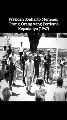 Harga beras yang melambung tinggi membuat masyarakat Indonesia berdemo pada tanggal 10 November 1967  #sejarah #ordebaru #soeharto #beras #indonesia 