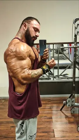 ONE DAY OR DAY ONE.. #bodybuilding #GymTok #Fitness #trendingvideo #trending #foryou #perte #andiamoneiperte #gymtokitalia #viralvideo #sivolaneiperte🔥🔥🔥 #onedayordayone #onedayordayone☝️ #fyp #fypシ 