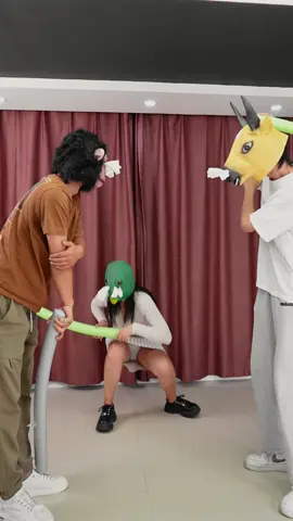 Fierce hit！Who can take it anymore？#funny #mask #gaming                                       Take turns hitting on each other with sponge sticks,sometimes you can not hit at all!