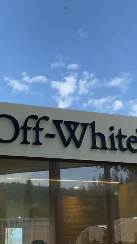 Sneak peek of the @off____white pop-up store at The Mall Firenze. #themalloutlets #fashion 