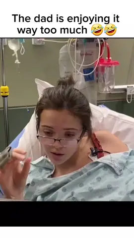 Via: (@Nessa:) Her dad is wholesome 🤣🤣 #anesthesia #dad #daughter #mom #fyp 