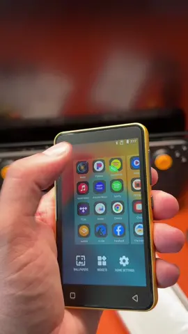 Old school vibes with this #musicplayer by #innioasis very cool and great price! #kahlatalk #kahlatech #fypシ 