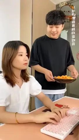 Thấy nhân viên mới bị ghẻ lạnh người sếp tốt bụng trò chuyện và động viên nhân viên mới 😁😁 #anvat #doanvat #amthuc #anuong #anvat #taphoaanvat #doanvat #xuhuong #viral