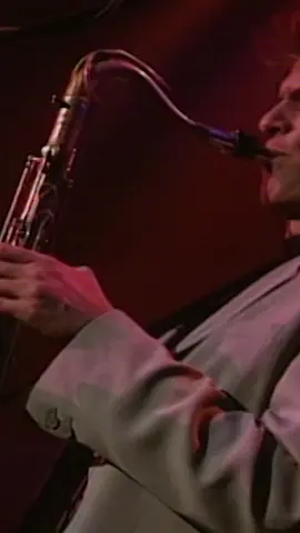 'Your Latest Trick' performed live during the On Every Street tour in 1993. #direstraits #yourlatesttrick #livemusic 