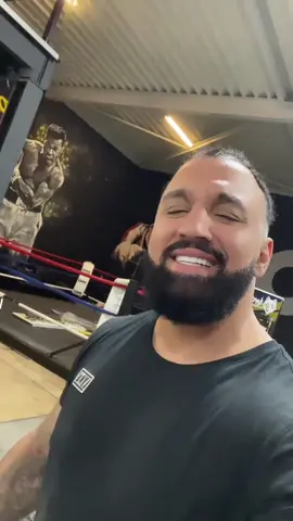 Yes yes alles veileg en stevig we blijven knallen dams en heren volg ons en kijk hoe wij de deoom van elke bodybuilder creëren #gymmen #motivatie #Fitness #goals #teamwolf 