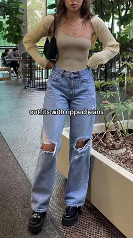 ripped jeans outfits✨ #rippedjeans #jeans #rippedjeansoutfit #fyp #outfitideas #aestheticoutfit 