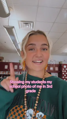 Teachers please do this asap!! 😂 #teachersoftiktok #thattiktokteacher #youngteacher #teachertok #teachertiktok #teacherideas #greenscreen #explore #fyp #youngteacher #classroommanagement 