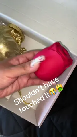 Currently washing my hand with Clorox just in case😭😂#miami #airbnbhostlife #airbnb #airbnbhost #airbnbexperienceshost #airbnbguests #miamiairbnb #airbnbexperience 