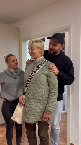 In dem moment zählt Zusammenhalt😂👌!!! #viral #fürdich #foryou #foryoupage #fy #fyp #funnyvideos #couplecomedy #comedy 