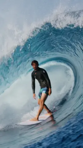 Moments after getting the best wave of his life in Fiji, Joao Chianca did it again. And again. And again. #sessions #fiji