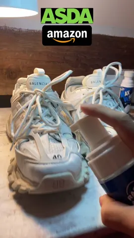 Max white for whitening those dirty sneakers ✨#CapCut #shoewhitening #sneakerhead #sneakertiktok #sneakercleaning #asdafinds #asdauk #cleaningshoes😁👟 #whitenshoes #dirtyshoes #cleanshoes #trainercleaning