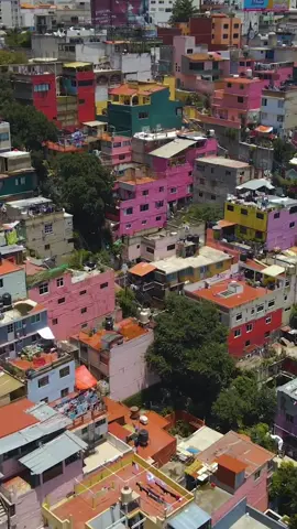 En el barrio no vive gente floja, en el barrio vive en su mayoría gente chambeadora pero con oportunidades limitadas. No critiques si no lo vives. . . . #elbarrio #barrios #barrioschidos #barrioscdmx #elolivo #cumbiasonidera #cuambias #cumbiasperronas #cumbiasperronasparabailar #dji #djiglobal 