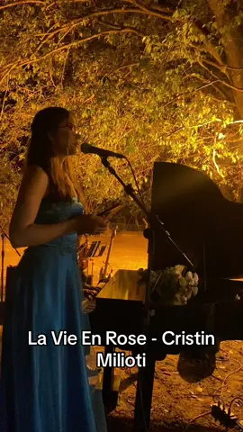 Acho essa música muito elegante ❤️🥰 foi também uma das primeiras que cantei em casamento 💕 #lavieenrose #musicadecasamento 
