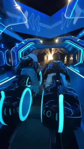 King made me do it #tron #disney #disneyworld 