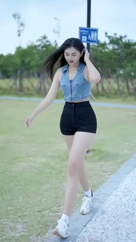 🦋🦋☘️☘️🌷🌷