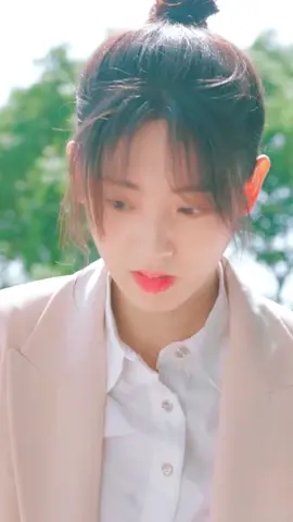So unlucky for her first day on the job.😟🙊😂#misscrowwithmrlizard #renjialun #xingfei #任嘉伦 #邢菲 #linyi #xulu #phimbo #phimtrungquoc #cdrama #chinesedrama #foryou #xiaozhan #luoyunxi