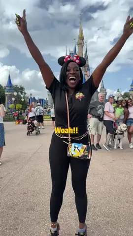 “I’m going to call my mom” 🥹❤️ #disney #money #surprise #kindness #florida #tip 