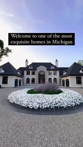 Step inside this breathtaking mansion ✨ 🤩👇🏼 By @wayup_media #modernhome #modernhouse #interiordesign #explore #explorepage #architecturedesign #dreamhome #livingroomdesign #luxurylife #exteriordecor #luxurymansion #michiganhomes