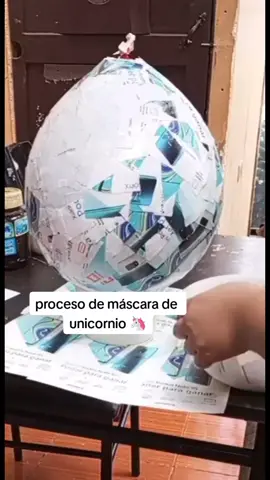 empapelando globo para máscara de unicornio 🦄 #Arteotek #familia #bendiciones🌹❤️🙌🏻🙌🏻🙏 #piñateria #trend #creatividad #creadordecontenido #arte #hechoamano #miarte 