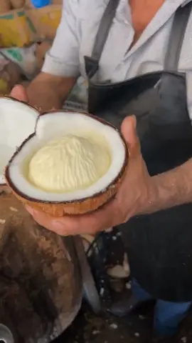 Esta es la fruta exótica que crece dentro del coco #fruta #coco #frutaexotica