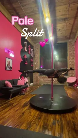 Easy Pole Split 💋 #lovepoledance #xpolestage #polestudioowner #polefyp #polefitnessinstructor 