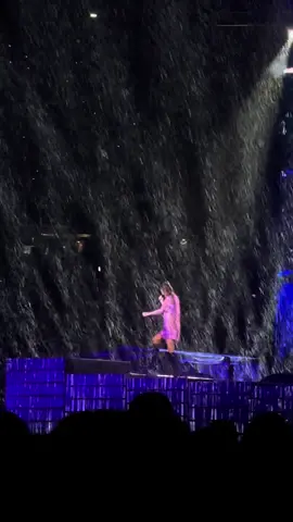 Midnight Rain in the Rain ☂️#erastour #taylorswift #gillettestadium #rainshow #earstourmovie #midnightrain #taylornation #favoritemoment #midnights #floorseatstaylorswift #massachusetts 