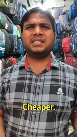 Bargaining for a bag in India 🇮🇳 #travel #india #indiatiktok #indian #bargain #bargaining #traveltok #traveltiktok 