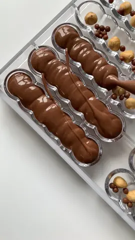 Шоколадний батончик та кава- мастхев цієї осені🤎 Замовлення інстаграм, є опт для магазинів/кав’ярень #chocolatebar #цукеркиукраїна #chocolateworld #кавярніукраїни #длябізнесу #chocolate #chocolatier 