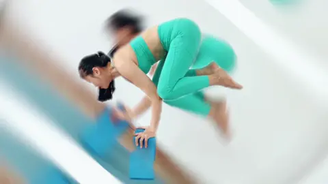 🍀Phụ nữ là phải luôn xinh đẹp, phải luôn mạnh khoẻ 🍀 tập #yoga để được xinh đẹp và khoẻ mạnh. #thaonguyenyoga♥️  #yogapose #yogadaily 