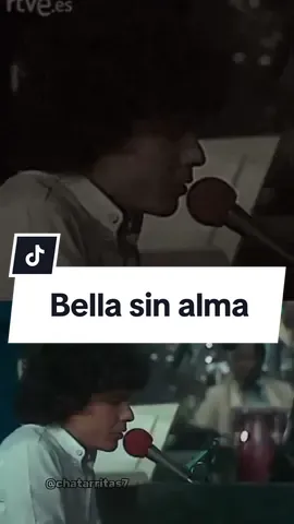 BELLA SIN ALMA. Versión en español de la canción Bella senz'anima, compuesta e interpretada por el cantautor italo-frances Riccardo Cocciante, en el año 1974. #chatarritas7 #bellasinalma #riccardococciante #italia #chatarritas #chatarritasenespañol #musicavieja #baladasenespañol #baladasdesiempre #enamorados #rocola #recordaresvivir #años70 #despechados #musicaromantica #nostalgia #capcut 