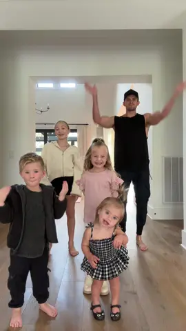 yes I have 4 kids, yes Im 27, and yes I love it. Somehow managed to get all 4 kids in 1 video without someone picking their nose😂