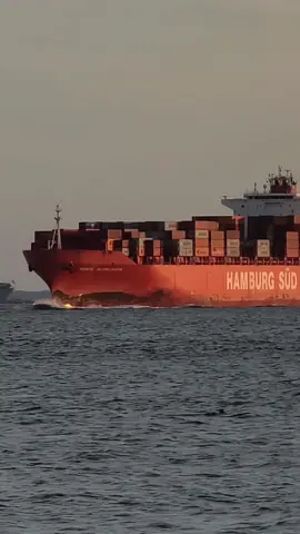 FORT MONROE, VA; HEAVY WINDS🌊 #containership #container #sea #waves #sealife #ocean #oiltanker #cargoship #shipspotting #instaship #merchantnavy #lifeatsea #ship #shipping #coolmariners #vessel #shipspotter #instashipping #cargoship #seafarer #shiplovers #shiplife⚓️⛴🌊❤️ 