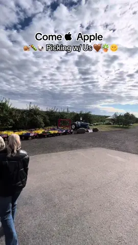 My laugh is so annoying the whole time🙄🙄!! #fypシ #apple #applepicking #Vlog #parati #humor #montreal #canada 