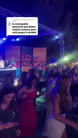 Respuesta a @khaz portugueses bailando danza kuduro en Portugal 🕺#portugal #lisboa 