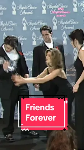 ‘Yes, we are friends in real life’ 💕 #friends #friendstvshow #90sthrowback #jenniferaniston #matthewperry #courtneycox #davidschwimmer #mattleblanc #throwback 