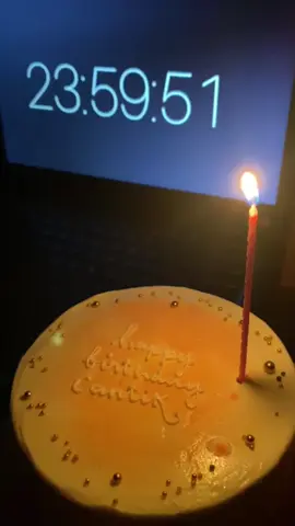 happy birthday to me 🌷 tidak perlu menunggu dirayakan, aku akan merayakan sendiri dengan ugal-ugalan 😭 terimakasih telah bertahan sampai detik ini, semoga banyak hal