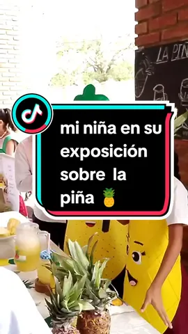 mi niña exponiendo sobre la piña 🍍😘