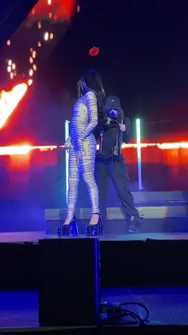 gracias tuyo (cover) por existir @naiki #nickinicole #almatour #naikinai19 