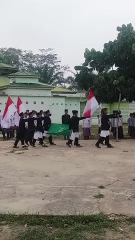 Prosesi pengibaran bendera merah putih dan bendera Pondok Pesantren Nuruddin Tahun 2023 #bat 2 #harisantrinasional #santri #pesantren #nuruddin #fyp #keren 