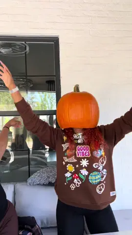 Pt.2 pumkin carving #fyp #foryou #pumpkinseason #october #pumpkinpatch #monstermash 